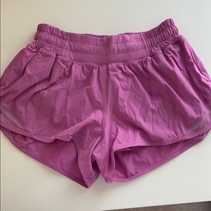 lululemon hotty hot short 2.5